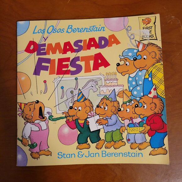Los Osos Berenstain Bear Demasiada Fiesta Too Much Birthday Book Spanish Childre - Picture 1 of 5